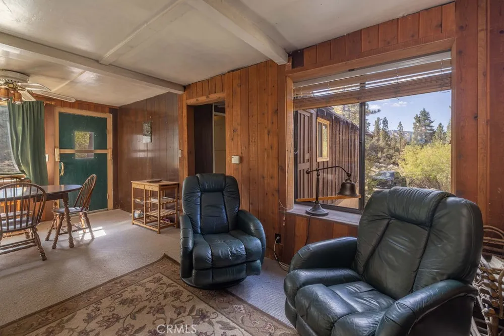 160 Lakeview Fawnskin, CA 92333