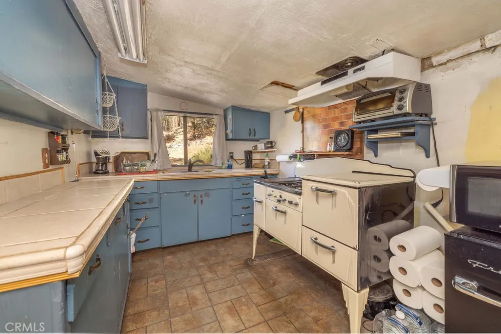 160 Lakeview Fawnskin, CA 92333