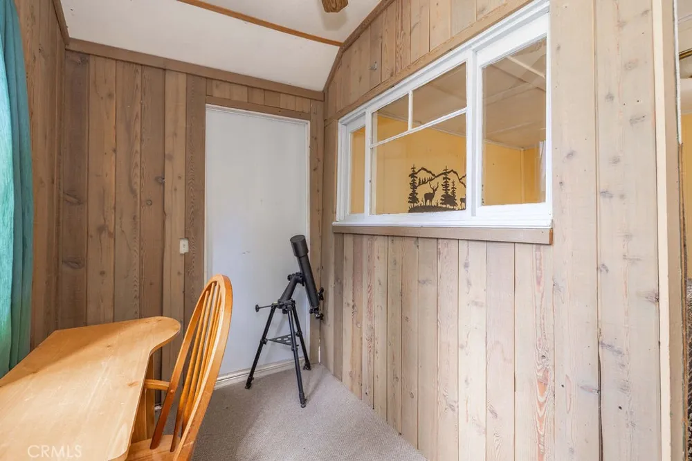 160 Lakeview Fawnskin, CA 92333