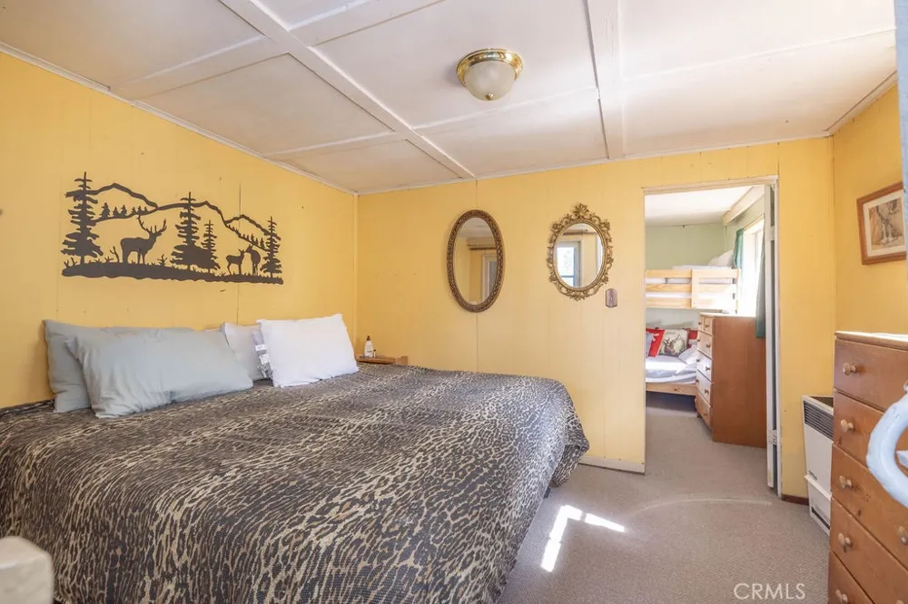 160 Lakeview Fawnskin, CA 92333