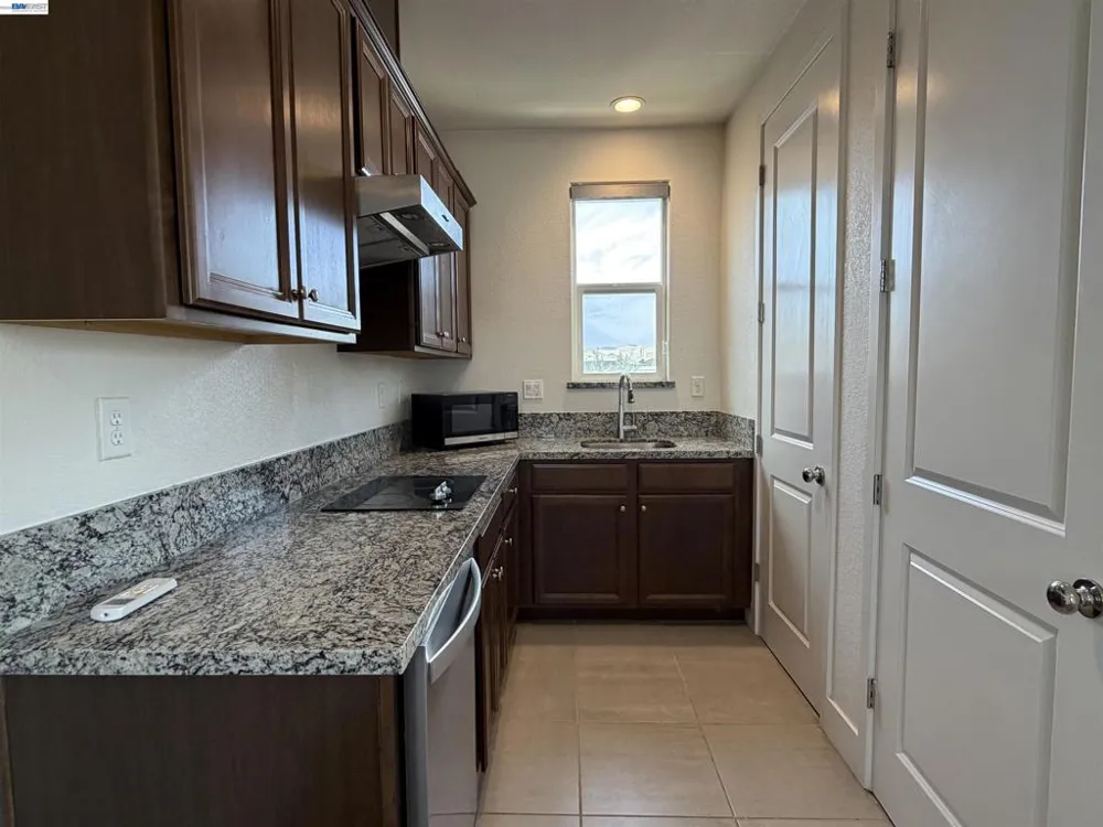 1667 S Ginzburg St Mountain House, CA 95391