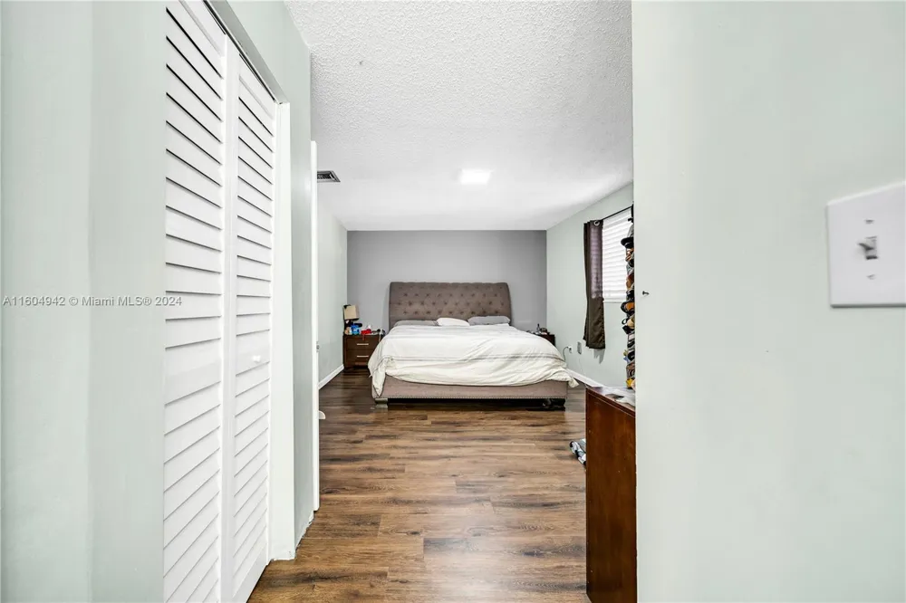 875 E 29th St Hialeah, FL 33013