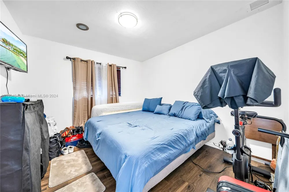 875 E 29th St Hialeah, FL 33013