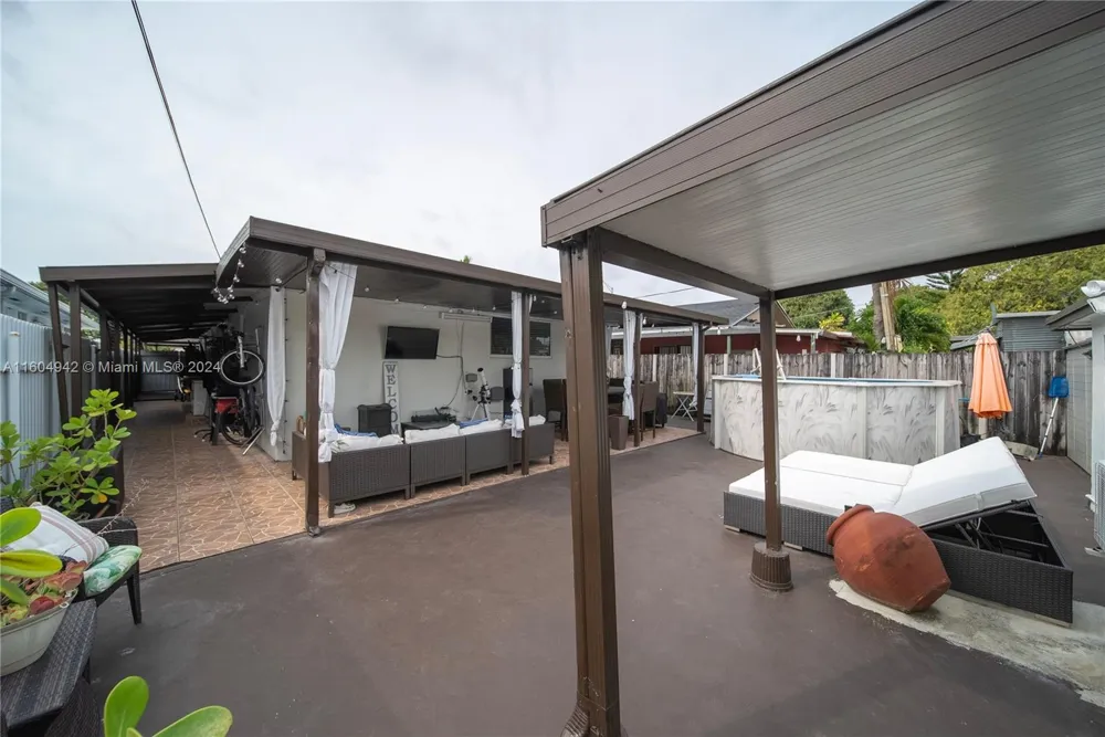 875 E 29th St Hialeah, FL 33013