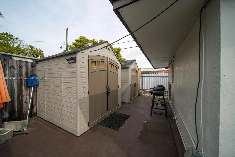 875 E 29th St Hialeah, FL 33013