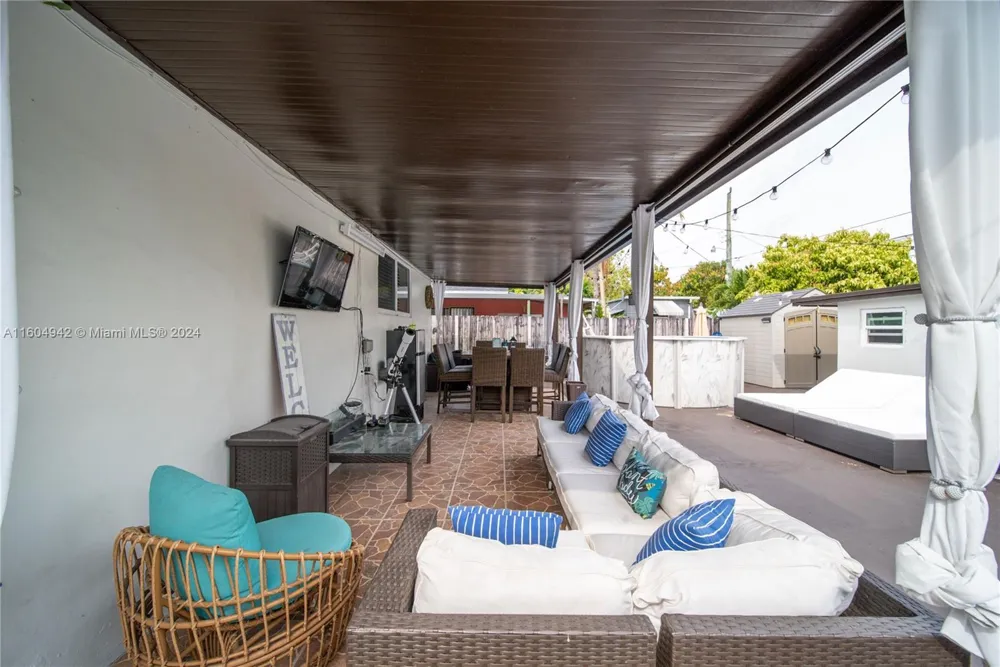 875 E 29th St Hialeah, FL 33013