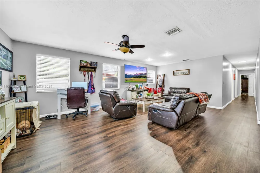875 E 29th St Hialeah, FL 33013