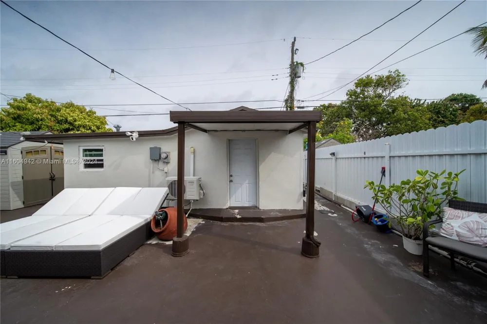 875 E 29th St Hialeah, FL 33013