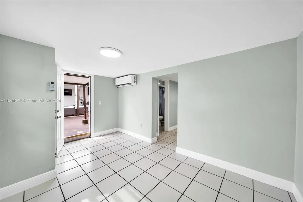 875 E 29th St Hialeah, FL 33013