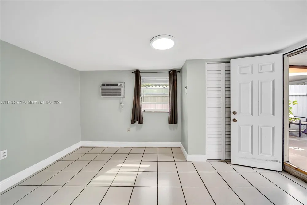 875 E 29th St Hialeah, FL 33013