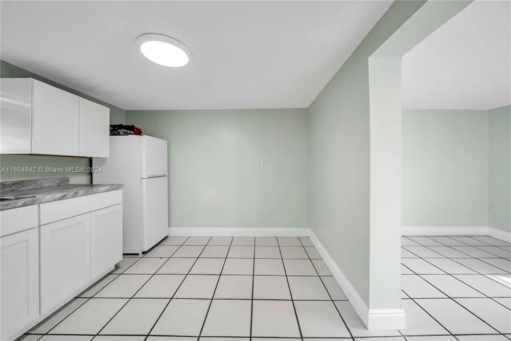 875 E 29th St Hialeah, FL 33013
