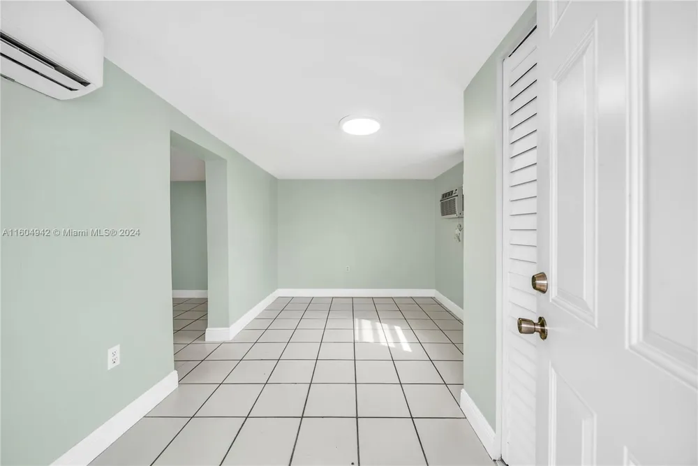 875 E 29th St Hialeah, FL 33013