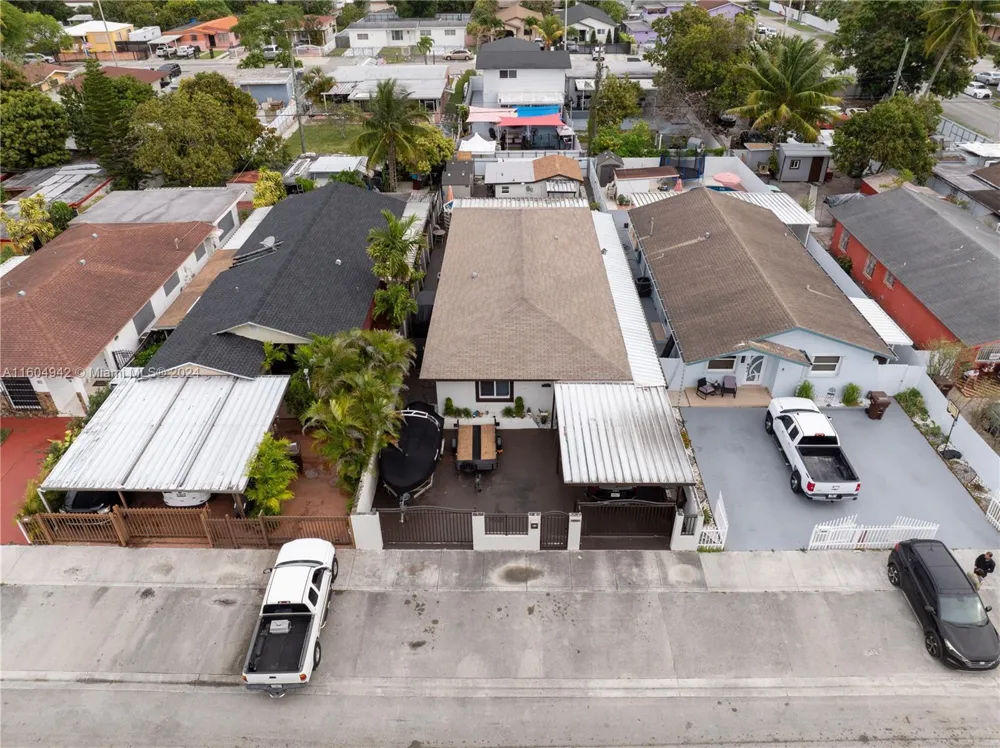 875 E 29th St Hialeah, FL 33013