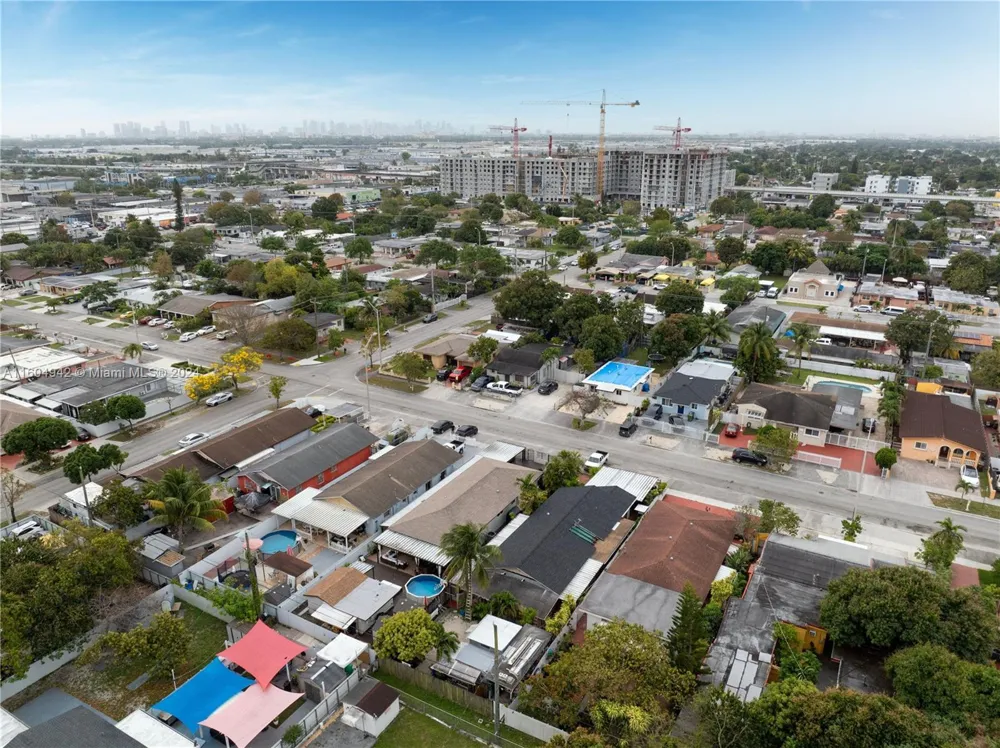 875 E 29th St Hialeah, FL 33013
