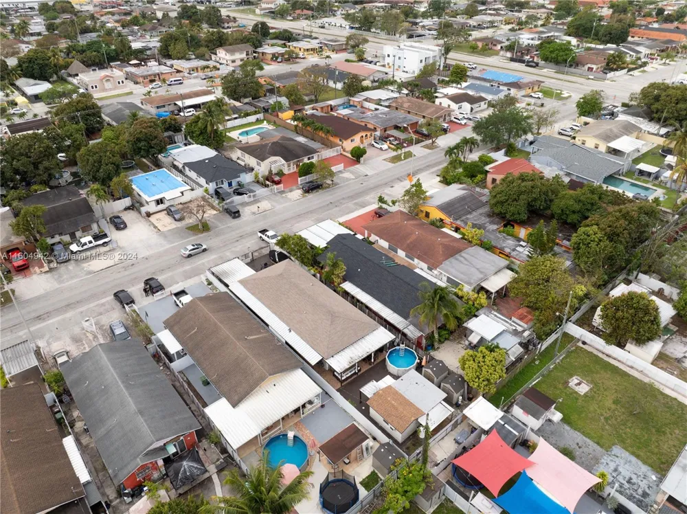 875 E 29th St Hialeah, FL 33013