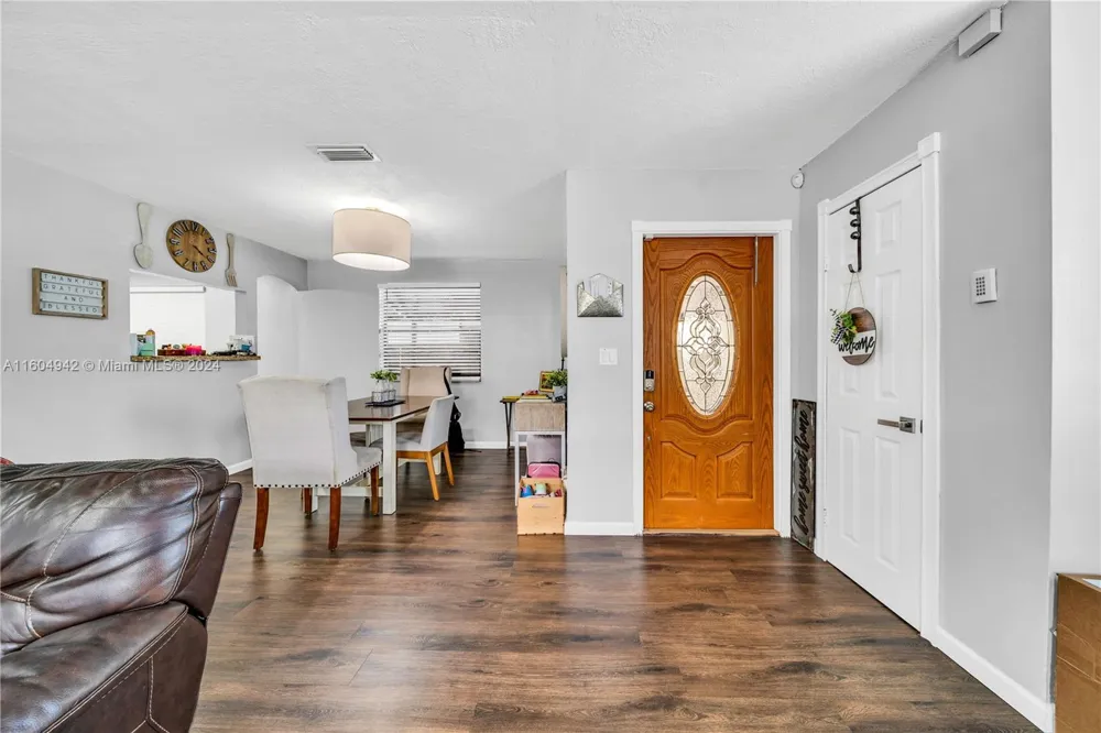 875 E 29th St Hialeah, FL 33013