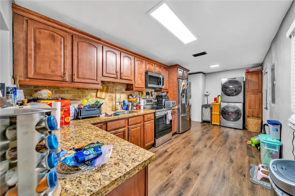 875 E 29th St Hialeah, FL 33013