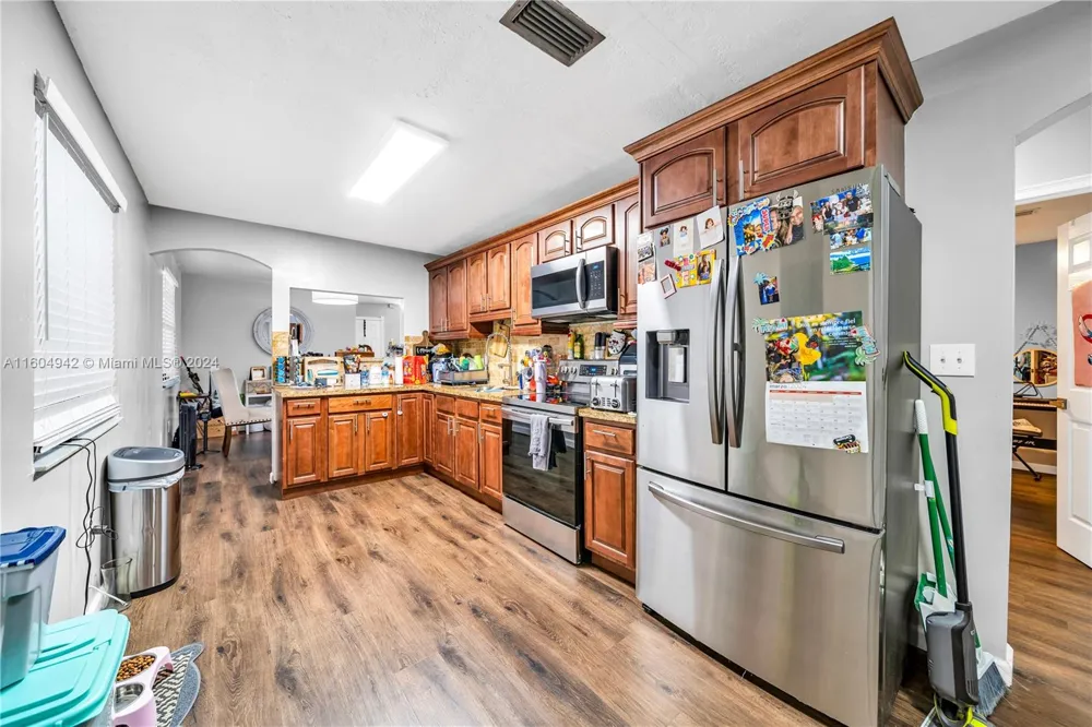 875 E 29th St Hialeah, FL 33013