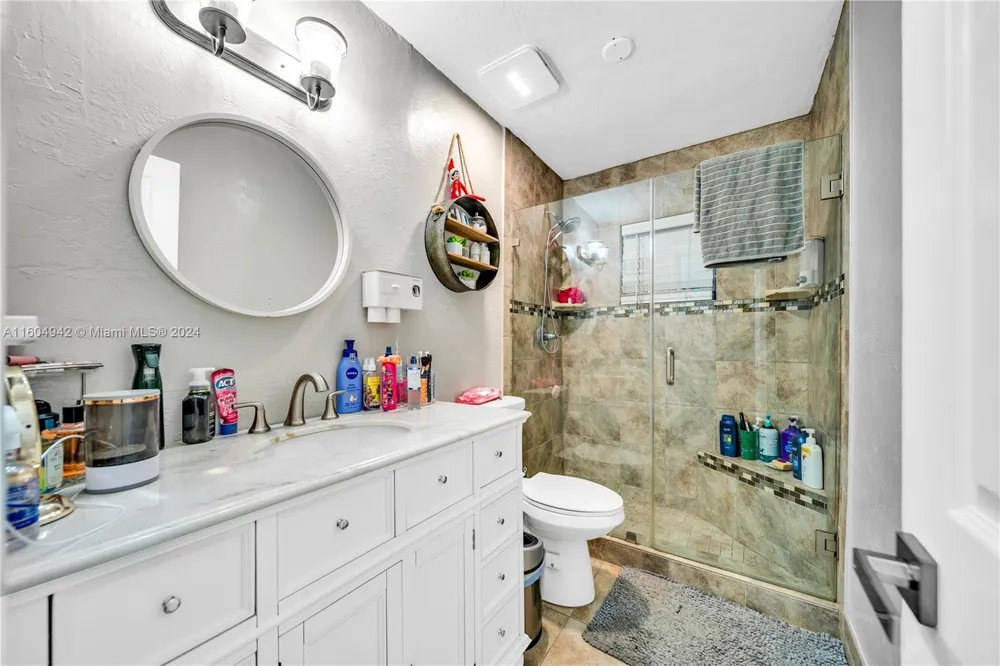 875 E 29th St Hialeah, FL 33013
