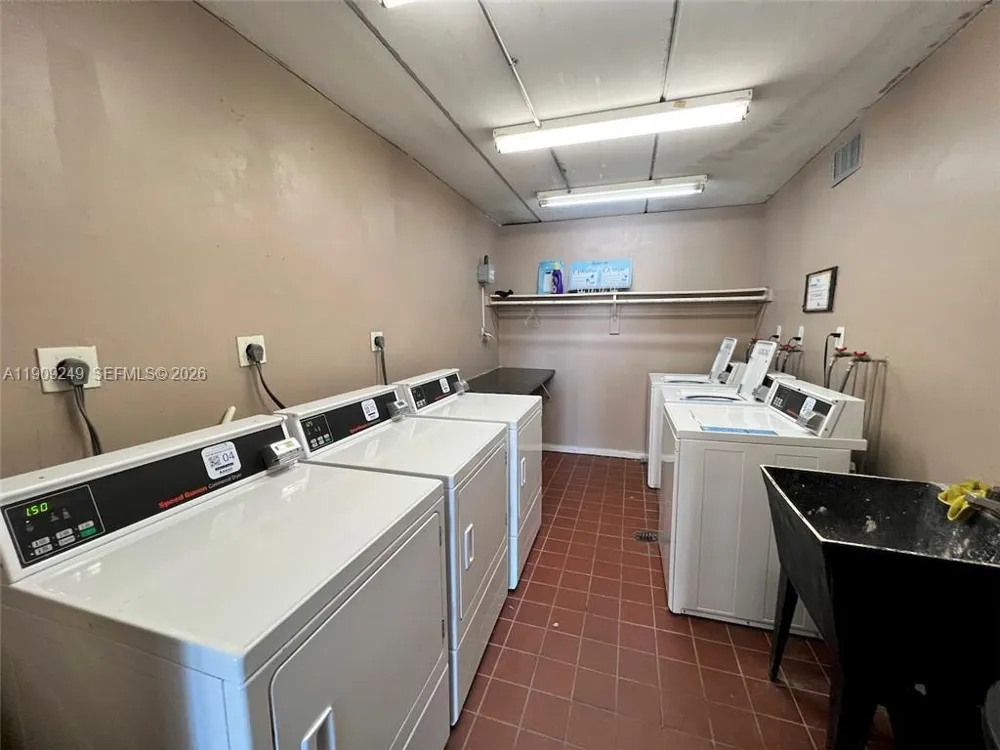 1100 SE 4th Ave #10 Deerfield Beach, FL 33441