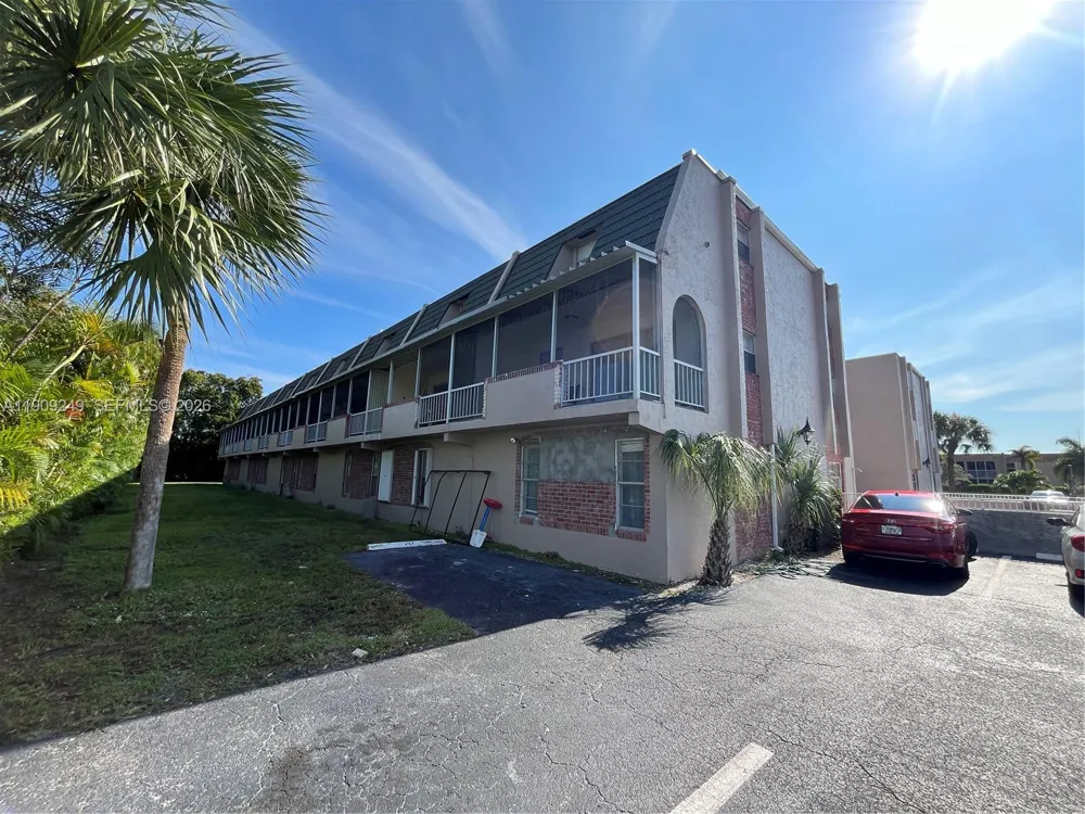 1100 SE 4th Ave #10 Deerfield Beach, FL 33441