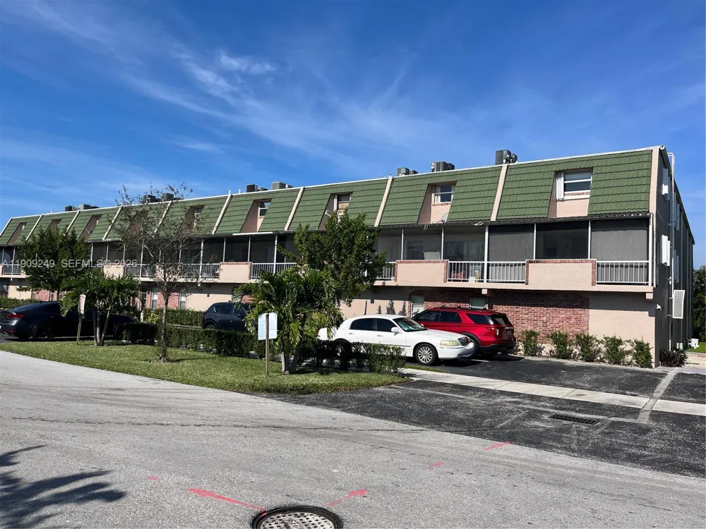 1100 SE 4th Ave #10 Deerfield Beach, FL 33441