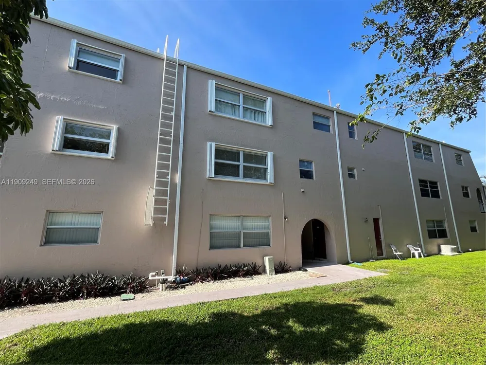 1100 SE 4th Ave #10 Deerfield Beach, FL 33441