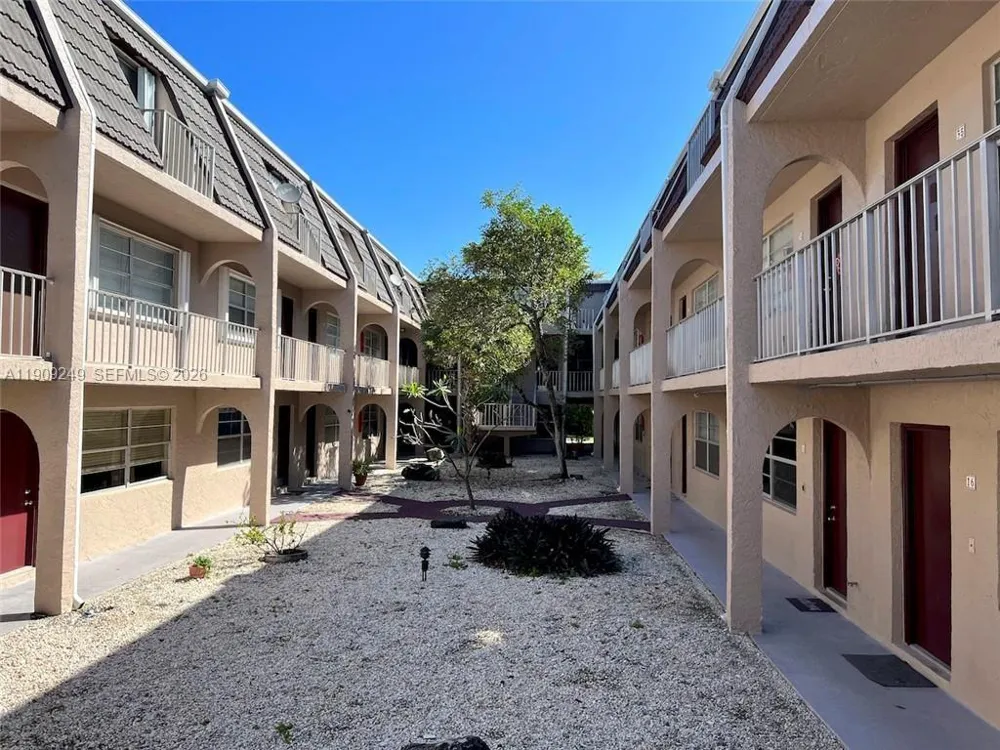 1100 SE 4th Ave #10 Deerfield Beach, FL 33441