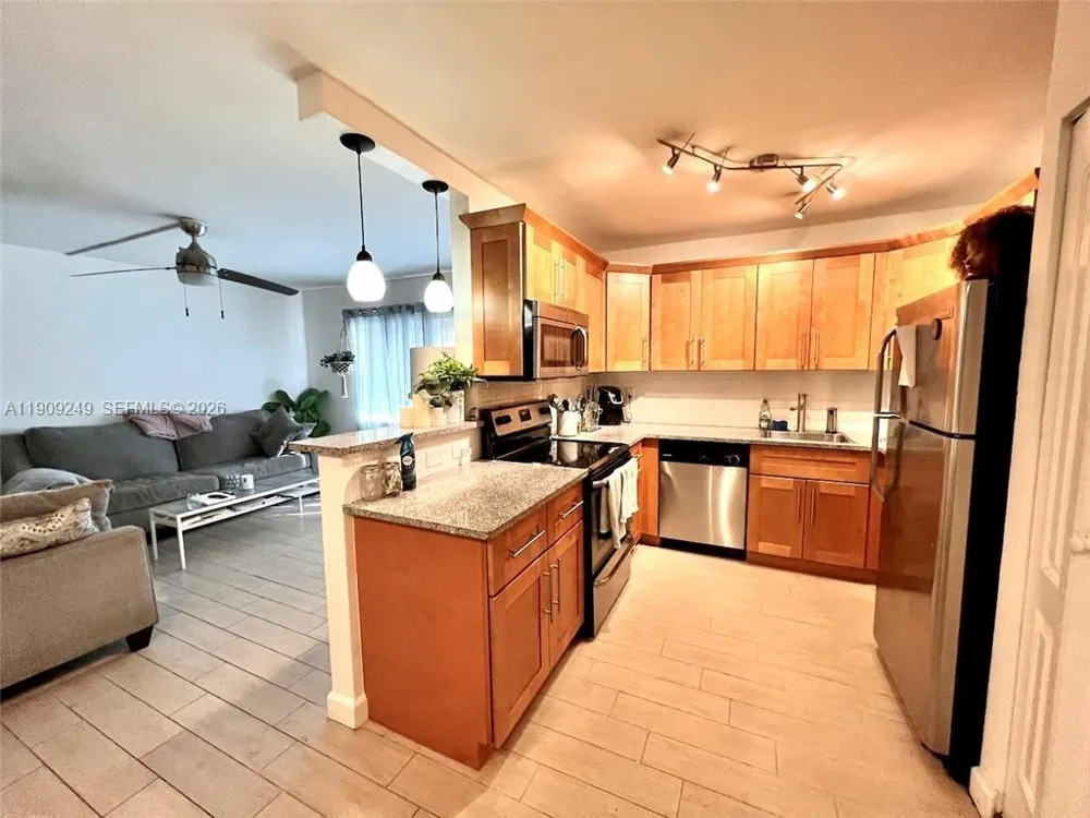 1100 SE 4th Ave #10 Deerfield Beach, FL 33441
