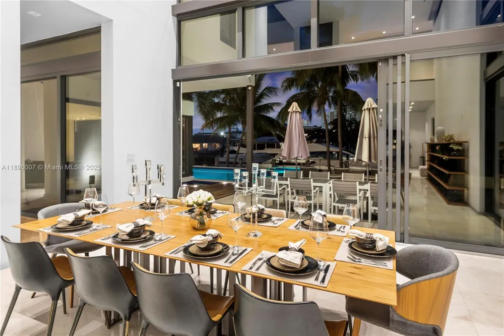 418 Sunset Dr Hallandale Beach, FL 33009