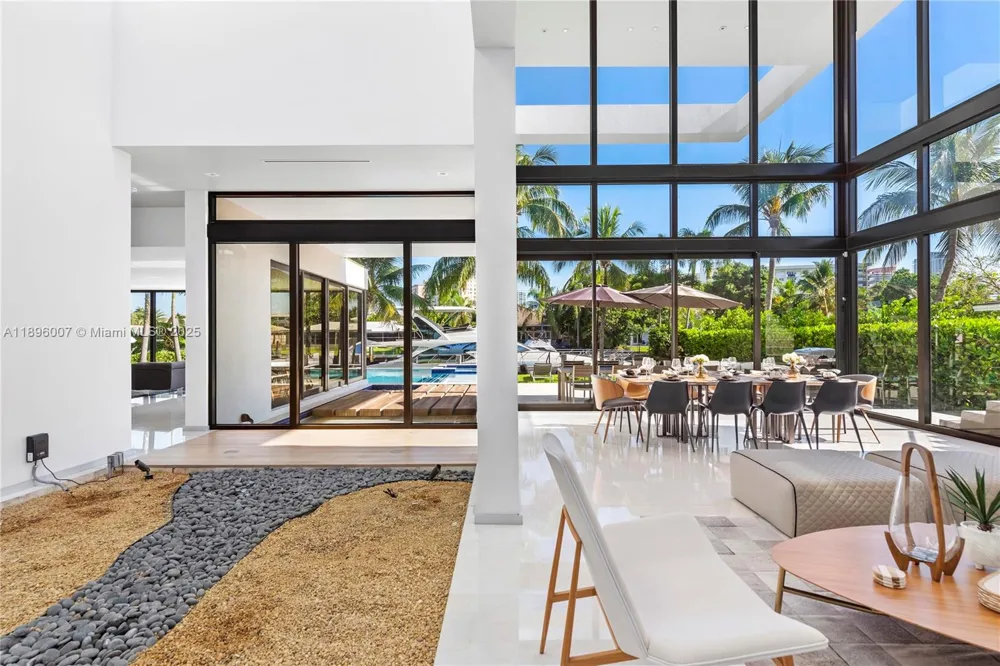 418 Sunset Dr Hallandale Beach, FL 33009