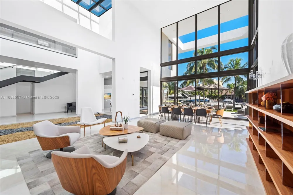 418 Sunset Dr Hallandale Beach, FL 33009