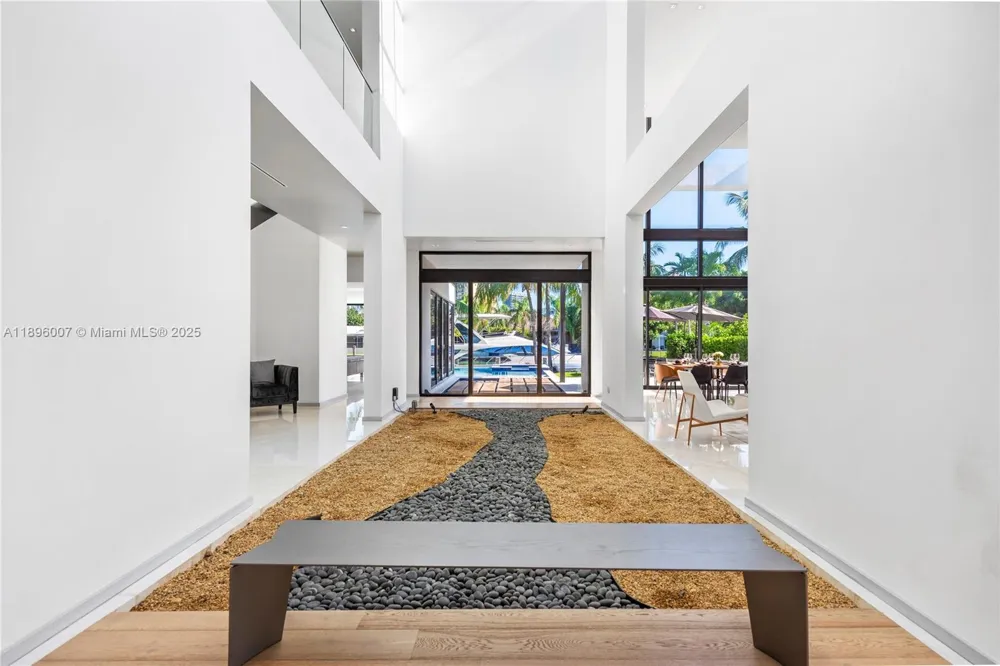 418 Sunset Dr Hallandale Beach, FL 33009