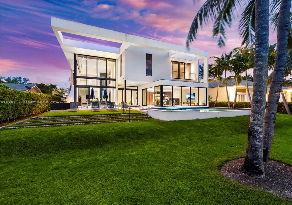 418 Sunset Dr Hallandale Beach, FL 33009