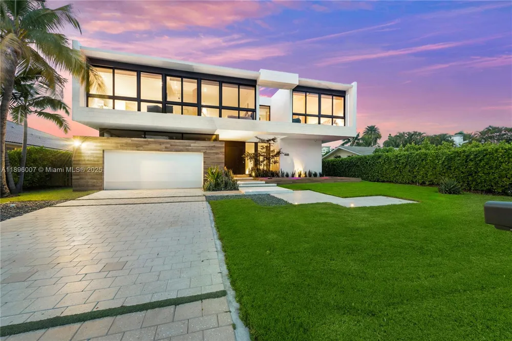 418 Sunset Dr Hallandale Beach, FL 33009