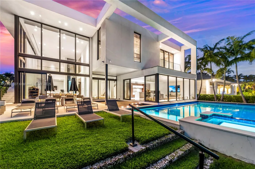 418 Sunset Dr Hallandale Beach, FL 33009