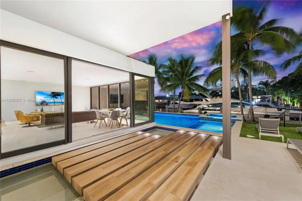 418 Sunset Dr Hallandale Beach, FL 33009