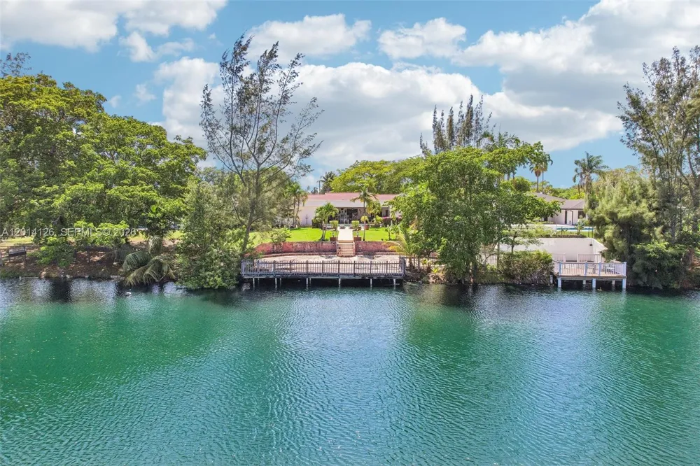 19805 NE 22nd Ave Miami, FL 33180