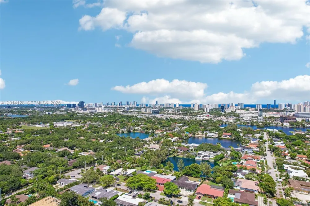 19805 NE 22nd Ave Miami, FL 33180