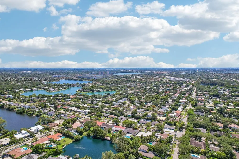 19805 NE 22nd Ave Miami, FL 33180