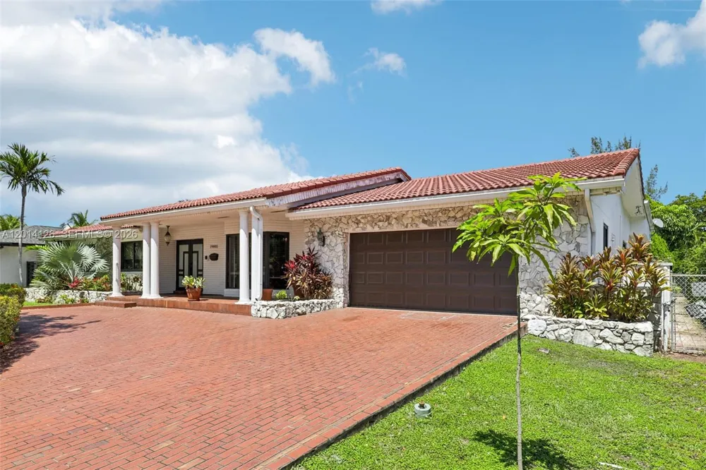 19805 NE 22nd Ave Miami, FL 33180
