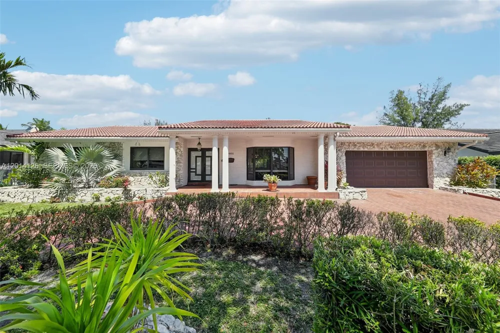 19805 NE 22nd Ave Miami, FL 33180