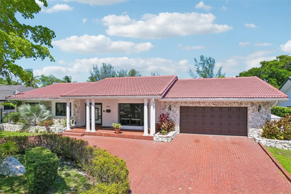 19805 NE 22nd Ave Miami, FL 33180