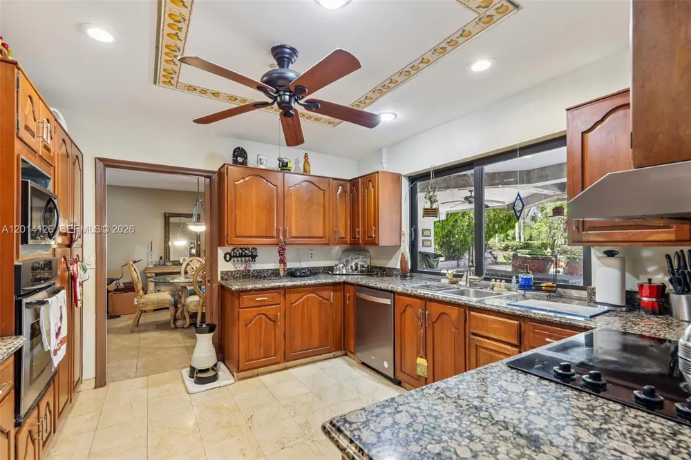 19805 NE 22nd Ave Miami, FL 33180