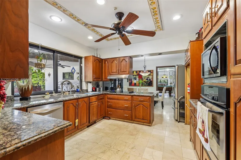 19805 NE 22nd Ave Miami, FL 33180