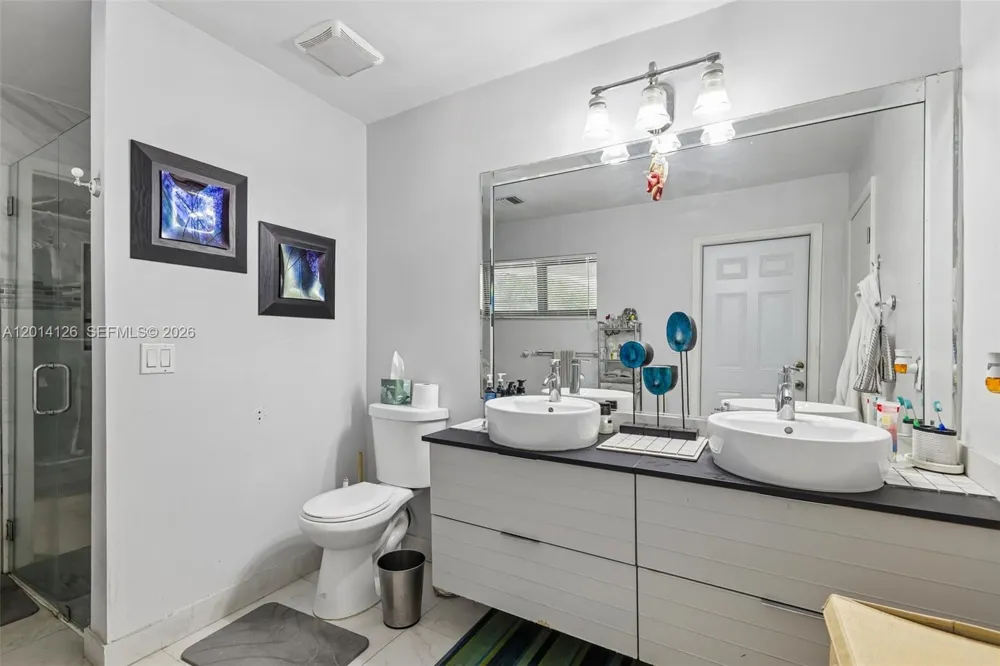 19805 NE 22nd Ave Miami, FL 33180