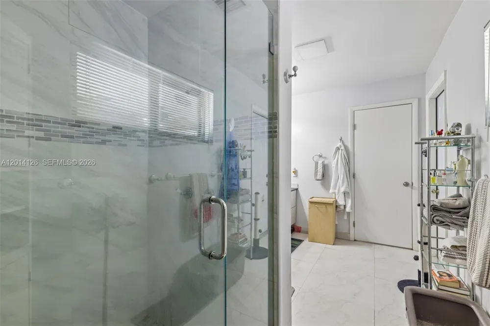 19805 NE 22nd Ave Miami, FL 33180