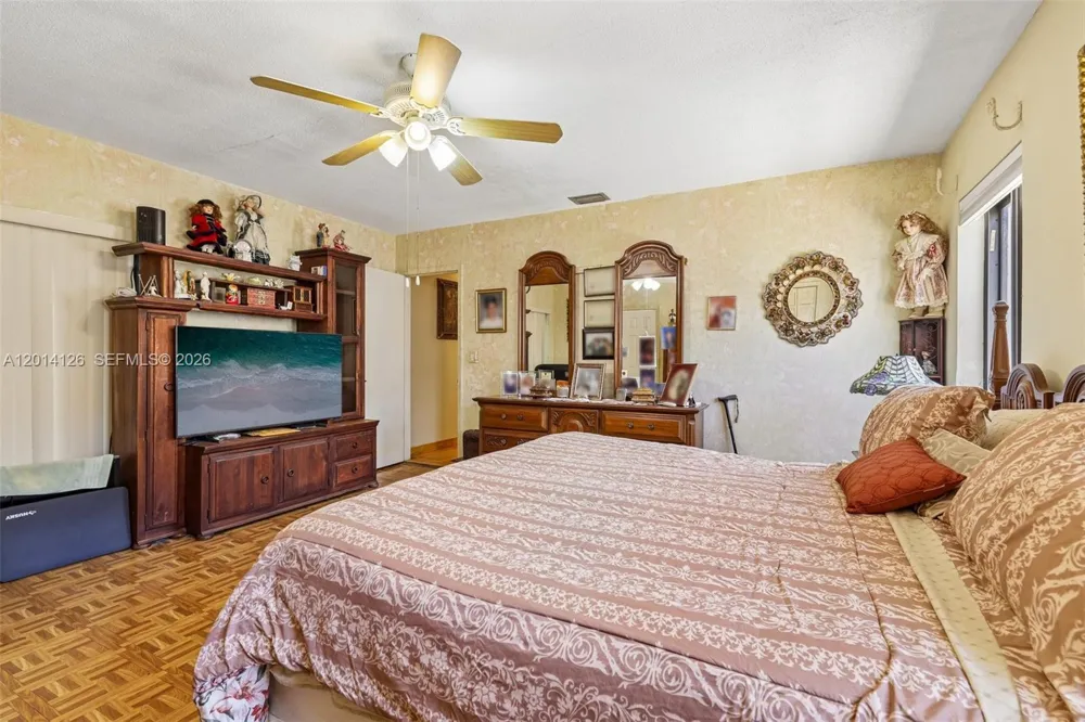 19805 NE 22nd Ave Miami, FL 33180