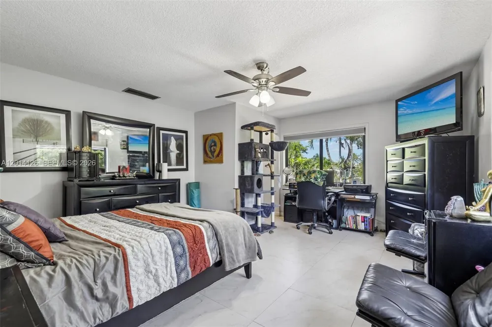 19805 NE 22nd Ave Miami, FL 33180