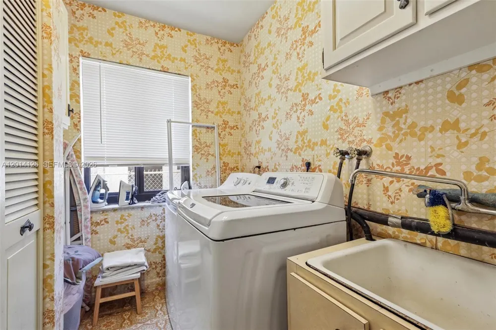 19805 NE 22nd Ave Miami, FL 33180